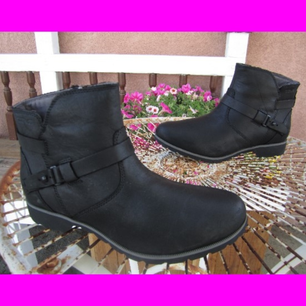 TEVA DE LA VINA  8 BLACK BELTED ZIPPER ANKLE BOOTS